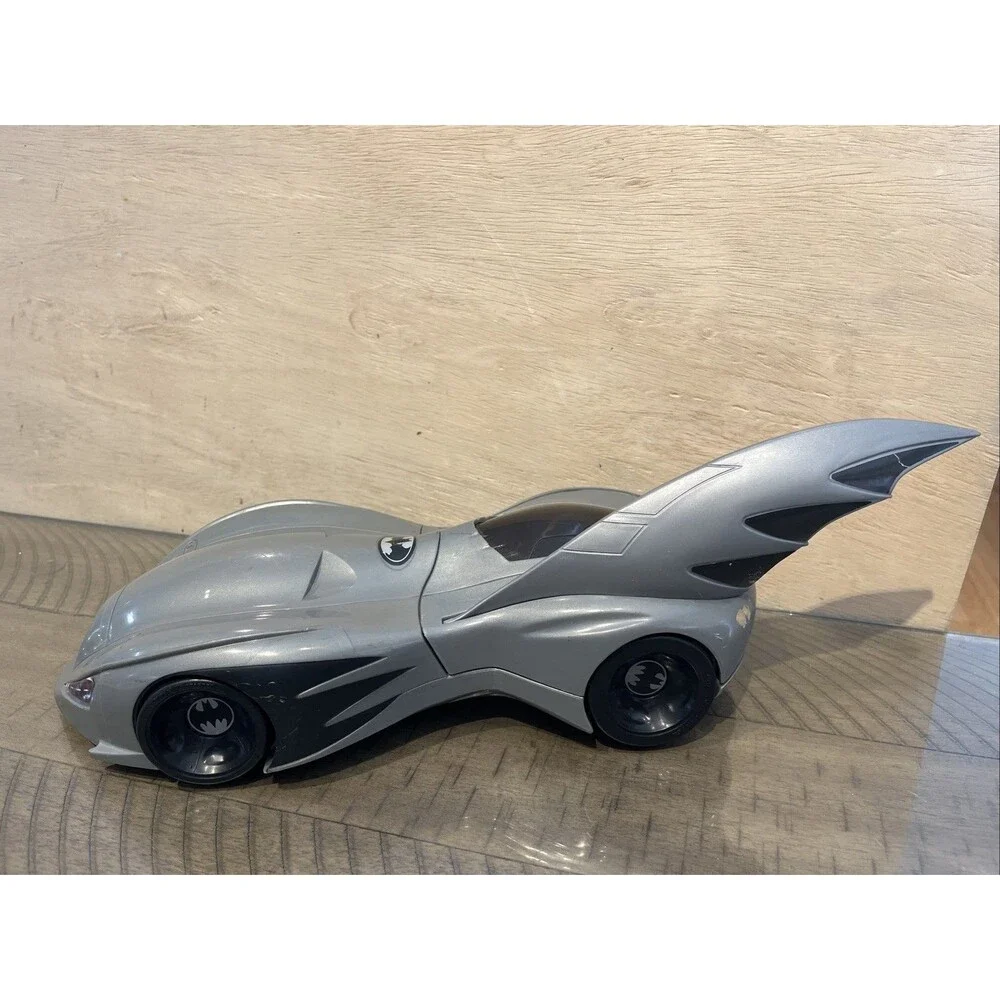 VINTAGE 1994 TONKA LEGENDS OF BATMAN BATMOBILE D C COMICS KENNER SILVER VEHICLE